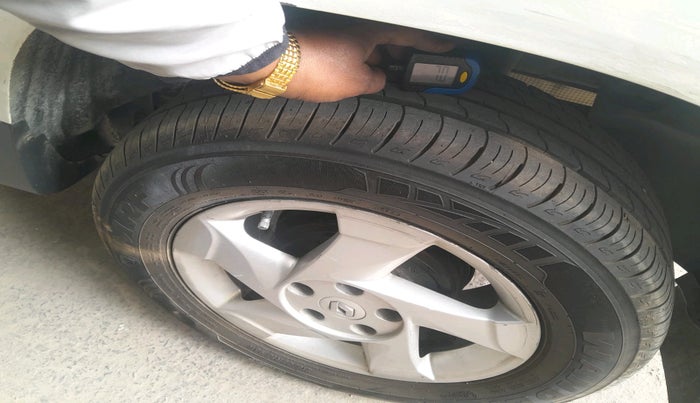 2012 Renault Duster 85 PS RXL DIESEL, Diesel, Manual, 1,80,256 km, tyre