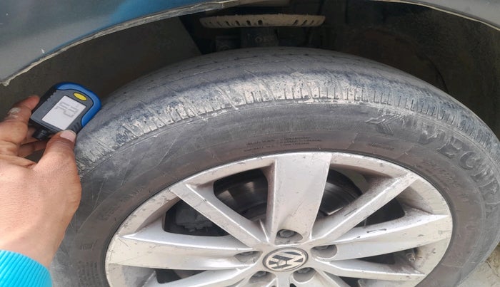 2017 Volkswagen Ameo HIGHLINE1.2L, Petrol, Manual, 1,22,158 km, tyre