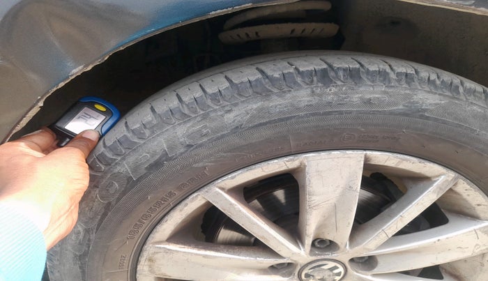 2017 Volkswagen Ameo HIGHLINE1.2L, Petrol, Manual, 1,22,158 km, tyre