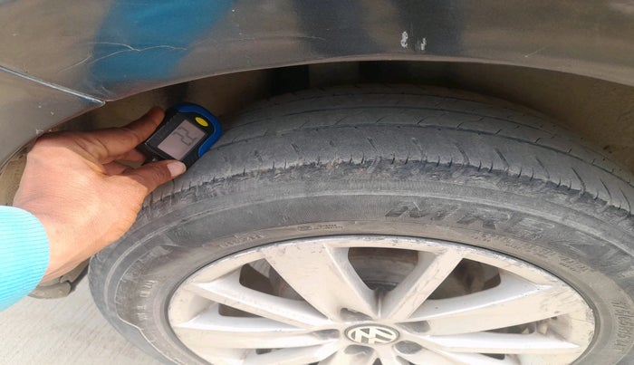 2017 Volkswagen Ameo HIGHLINE1.2L, Petrol, Manual, 1,22,158 km, tyre