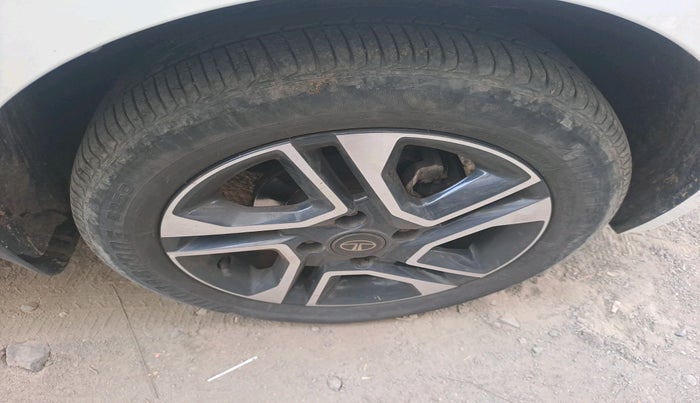 2022 Tata Tiago XZ PLUS PETROL, Petrol, Manual, 31,890 km, tyre