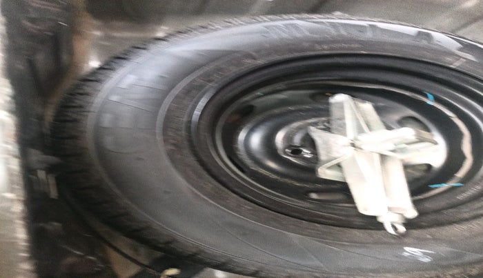 2019 Renault Kwid RXT 1.0 AMT (O), Petrol, Automatic, 41,493 km, tyre