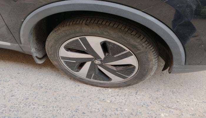 2024 MG ZS EV Excite Pro, Electric, Automatic, 18,403 km, tyre