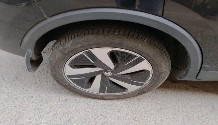 2024 MG ZS EV Excite Pro, Electric, Automatic, 18,403 km, tyre