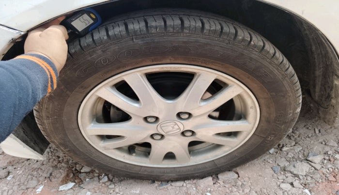 2015 Honda Brio VX MT, Petrol, Manual, 57,882 km, tyre