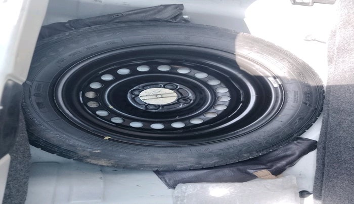 2015 Honda Brio VX MT, Petrol, Manual, 57,882 km, tyre