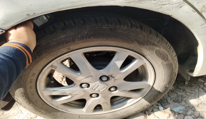 2015 Honda Brio VX MT, Petrol, Manual, 57,882 km, tyre