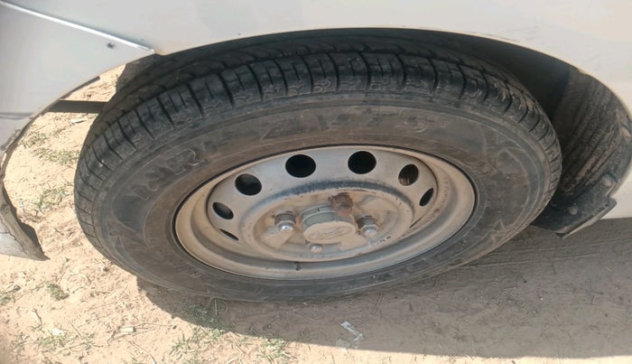 2014 Hyundai Eon ERA + LPG, Petrol, Manual, 66,085 km, tyre