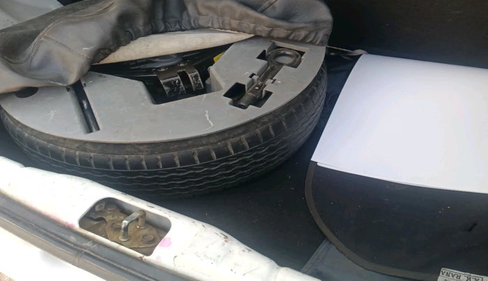 2014 Hyundai Eon ERA + LPG, Petrol, Manual, 66,085 km, tyre