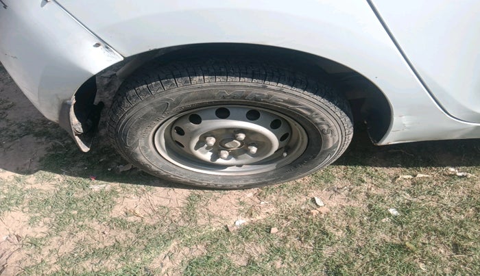 2014 Hyundai Eon ERA + LPG, Petrol, Manual, 66,085 km, tyre