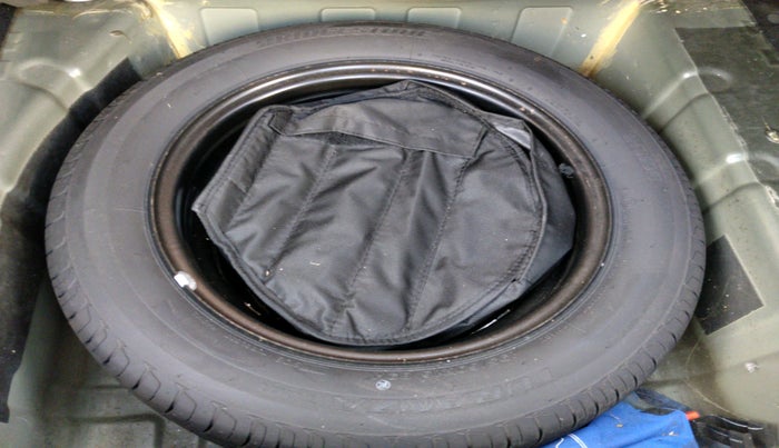 2022 Tata NEXON XE PETROL, Petrol, Manual, 23,644 km, tyre