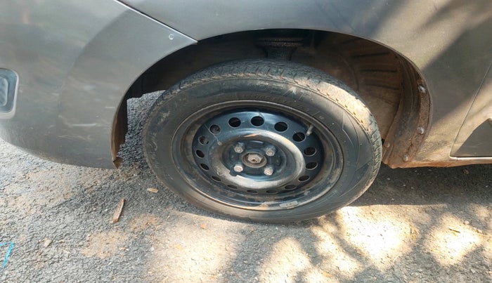 2016 Maruti Wagon R 1.0 VXI AMT, Petrol, Automatic, 42,229 km, tyre