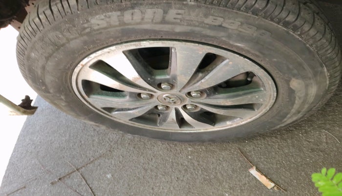 2015 Toyota Innova 2.5 VX 8 STR, Diesel, Manual, 2,47,756 km, tyre