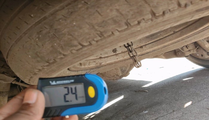 2015 Toyota Innova 2.5 VX 8 STR, Diesel, Manual, 2,47,756 km, tyre