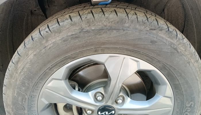 2021 KIA SELTOS HTK PLUS 1.5 IMT, Petrol, Manual, 67,500 km, tyre