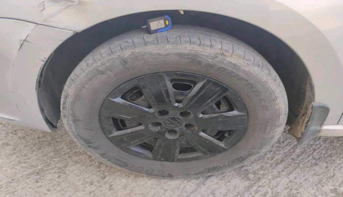 2012 Volkswagen Vento COMFORTLINE 1.6, Petrol, Manual, 1,27,979 km, tyre