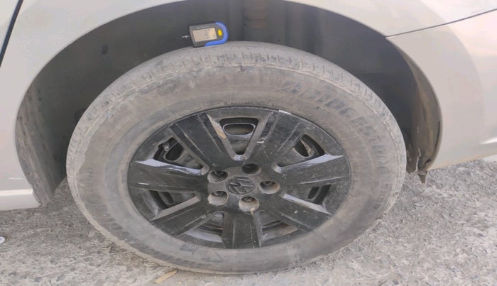 2012 Volkswagen Vento COMFORTLINE 1.6, Petrol, Manual, 1,27,979 km, tyre