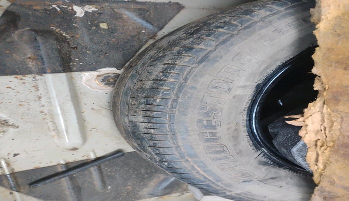 2012 Volkswagen Vento COMFORTLINE 1.6, Petrol, Manual, 1,27,979 km, tyre