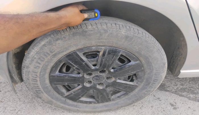 2012 Volkswagen Vento COMFORTLINE 1.6, Petrol, Manual, 1,27,979 km, tyre