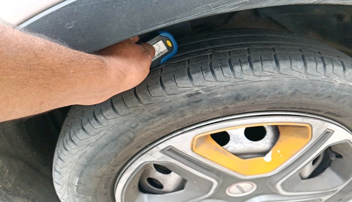 2020 Tata NEXON XE PETROL, Petrol, Manual, 53,824 km, tyre