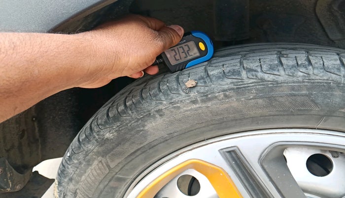 2020 Tata NEXON XE PETROL, Petrol, Manual, 53,824 km, tyre