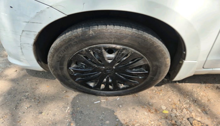 2013 Maruti Ertiga VXI, CNG, Manual, 1,13,424 km, tyre