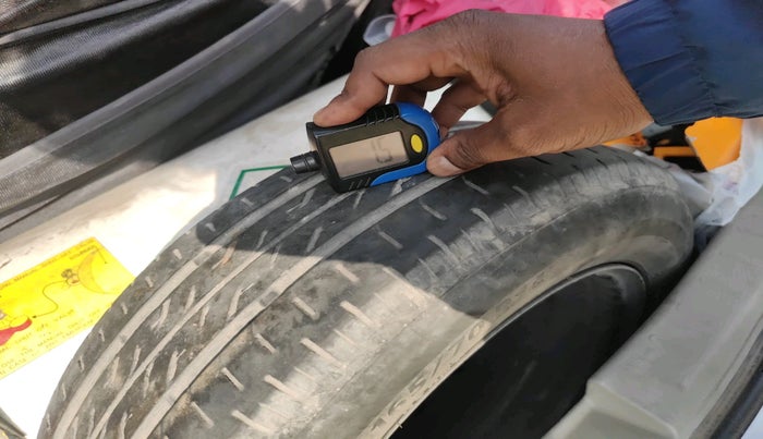 2016 Maruti Celerio VXI CNG, CNG, Manual, 96,948 km, tyre