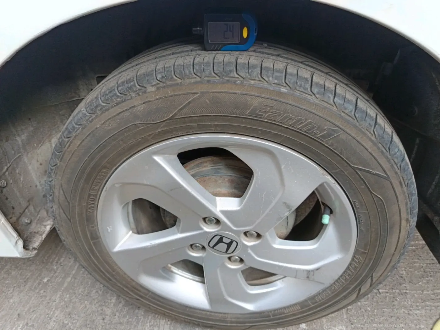 2014 Honda City 1.5L I-VTEC V MT, CNG, Manual, 66,626 km, tyre