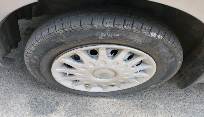 2012 Maruti Wagon R 1.0 LXI CNG, CNG, Manual, 76,684 km, tyre