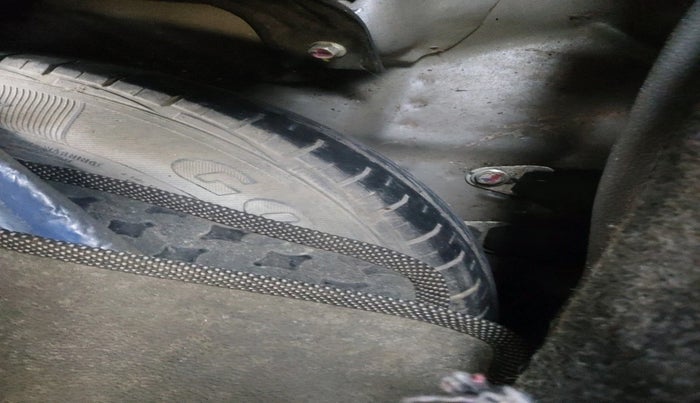 2012 Maruti Wagon R 1.0 LXI CNG, CNG, Manual, 76,684 km, tyre