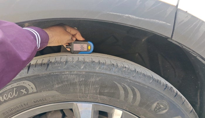 2022 Mahindra XUV700 AX 5 P AT 5 STR, Petrol, Automatic, 31,365 km, tyre