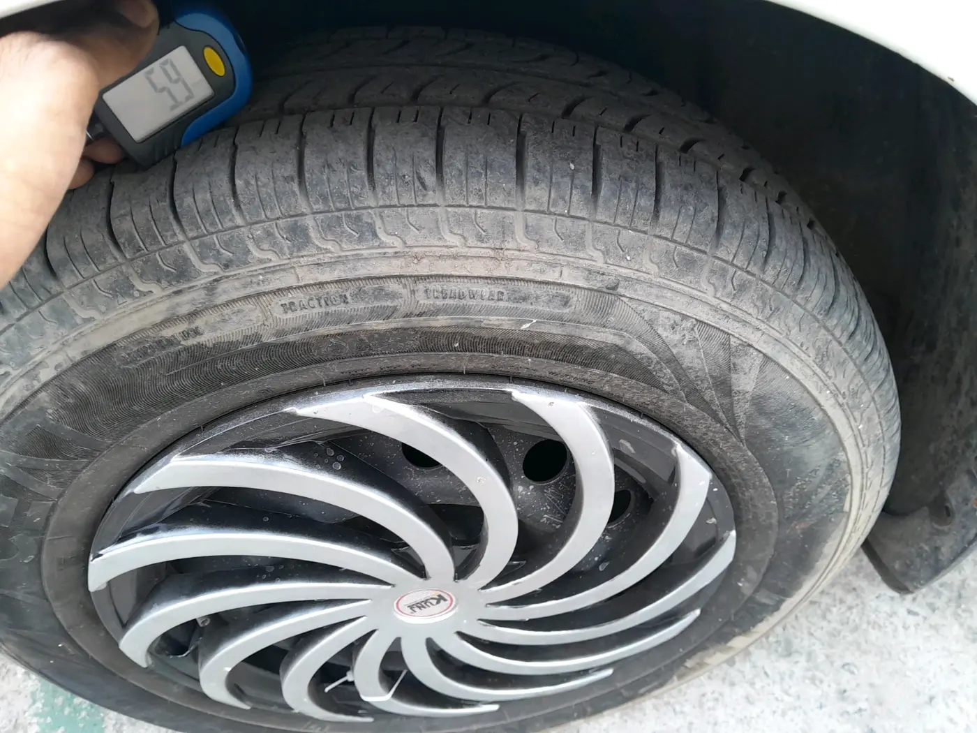 2018 Maruti Dzire VDI, Diesel, Manual, 1,04,470 km, tyre