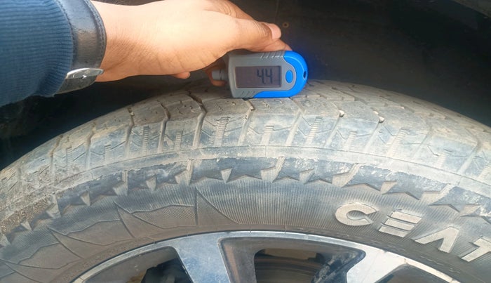 2019 Mahindra XUV500 W11 AT, Diesel, Automatic, 1,05,152 km, tyre