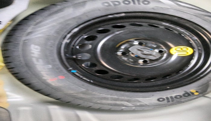 2022 Toyota Glanza V, Petrol, Manual, 23,944 km, tyre