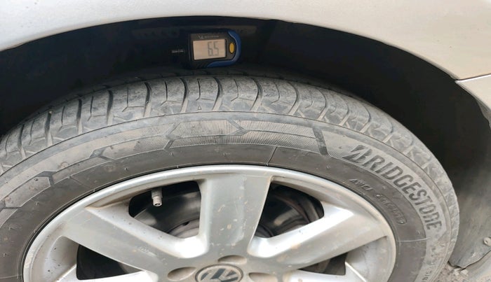 2011 Volkswagen Vento HIGHLINE 1.6 MPI, Petrol, Manual, 1,29,682 km, tyre