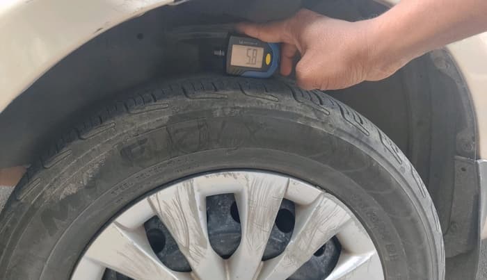 2011 Toyota Etios G, Petrol, Manual, 80,216 km, tyre