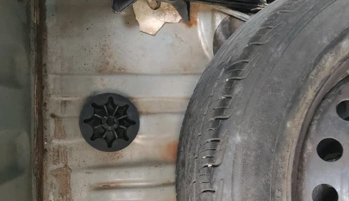 2011 Toyota Etios G, Petrol, Manual, 80,216 km, tyre
