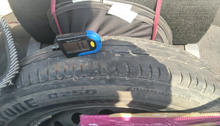 2011 Hyundai i20 MAGNA 1.2, Petrol, Manual, 1,23,088 km, tyre