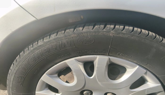 2011 Hyundai i20 MAGNA 1.2, Petrol, Manual, 1,23,088 km, tyre