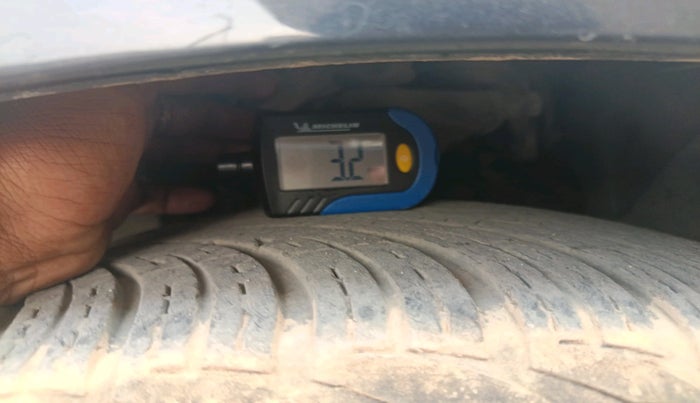 2012 Audi A4 2.0 TDI, Diesel, Automatic, 1,20,360 km, tyre