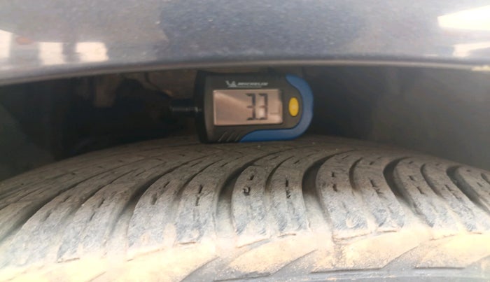 2012 Audi A4 2.0 TDI, Diesel, Automatic, 1,20,360 km, tyre