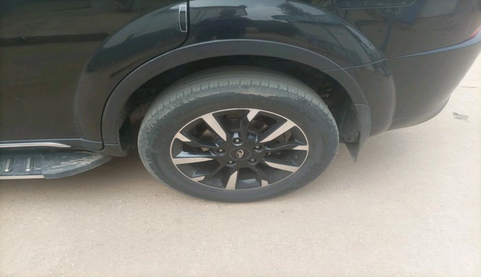 2018 Mahindra XUV500 W11, Diesel, Manual, 85,360 km, tyre