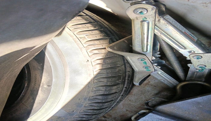 2018 Maruti Dzire ZDI AMT, Diesel, Automatic, 1,42,443 km, tyre