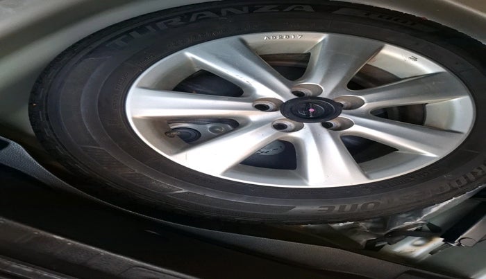 2016 Toyota Corolla Altis G PETROL, Petrol, Manual, 27,863 km, tyre