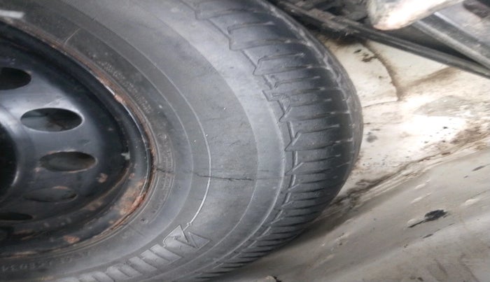 2011 Toyota Etios Liva G, Petrol, Manual, 47,951 km, tyre