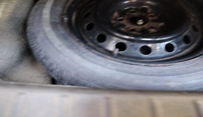 2011 Toyota Corolla Altis J PETROL, Petrol, Manual, 88,805 km, tyre