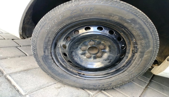 2011 Toyota Corolla Altis J PETROL, Petrol, Manual, 88,805 km, tyre