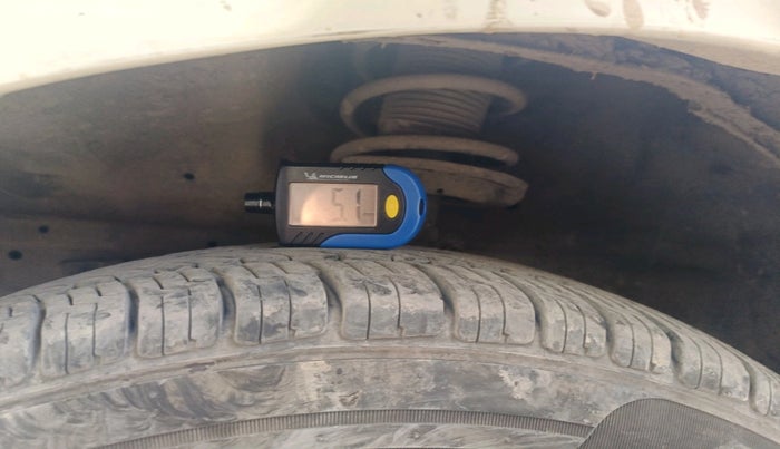 2017 Maruti Swift LXI (O), Petrol, Manual, 1,29,714 km, tyre