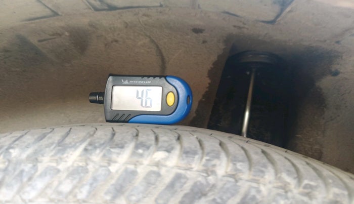 2017 Maruti Swift LXI (O), Petrol, Manual, 1,29,714 km, tyre