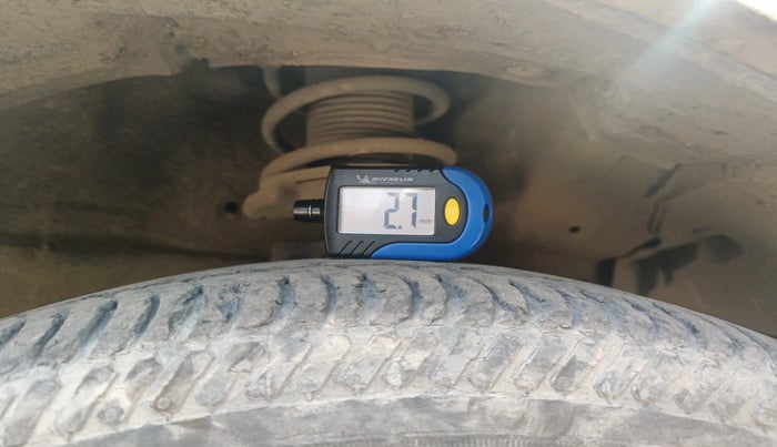 2017 Maruti Swift LXI (O), Petrol, Manual, 1,29,714 km, tyre